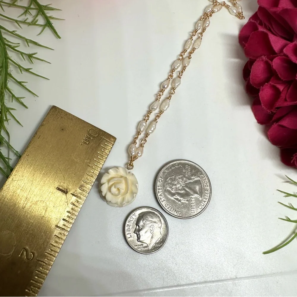 NEW⚜️Carved Rose Freshwater Pearl Beaded Necklace